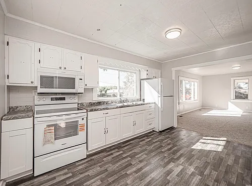 305 Brown St Photo 1