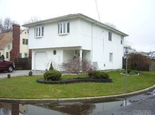1323 Illinois Ave, Bay Shore, NY 11706