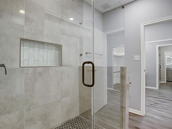 3rd image of 11711 Memorial Dr APT 572