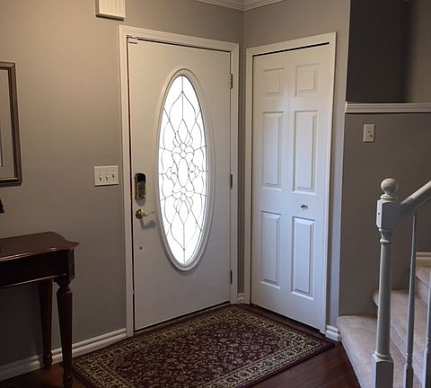 Decorative entry door 