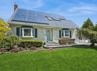 82 Jakes Ln, Calverton, NY 11933