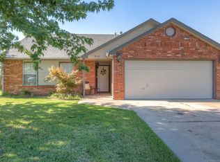 2113 W Maple Pl, Collinsville, OK 74021