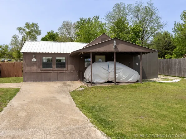 910 S 12th St, Collinsville, OK 74021