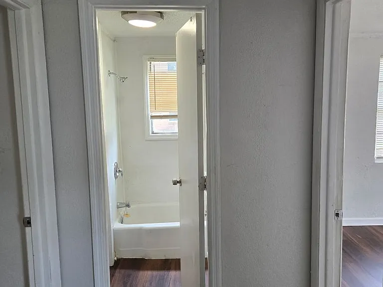 209 Baker St — Photo 3