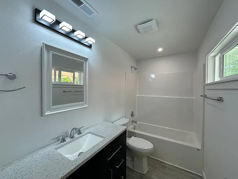 1743 SE Crawford Rd — Photo 8