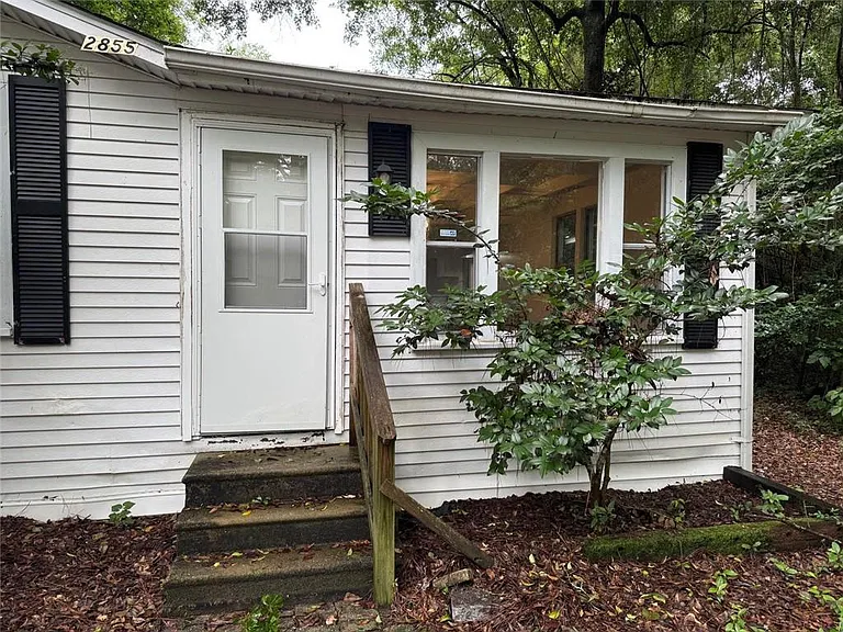 2855 Gill Rd — Photo 2