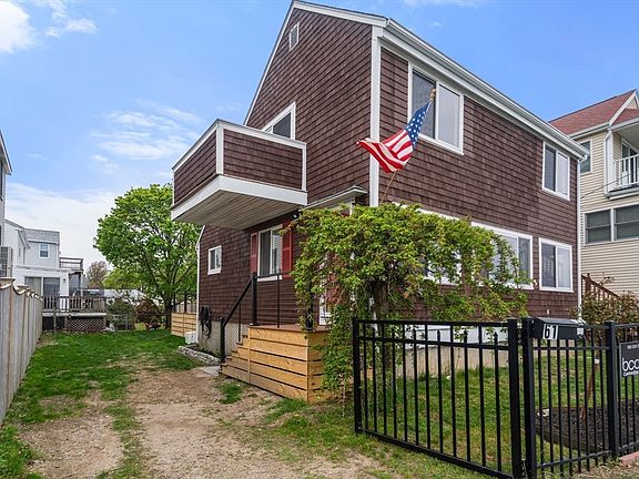 3rd image of 61 Edgewater Dr