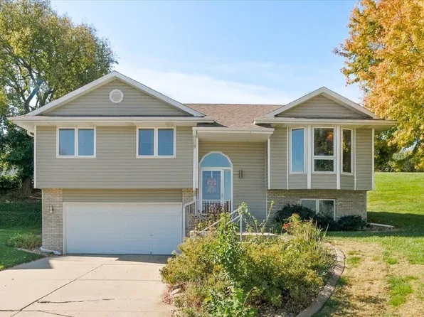 122 Fenwick Cir, Council Bluffs, IA 51503