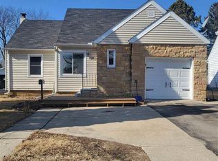 717 2nd St NW, Waseca, MN 56093