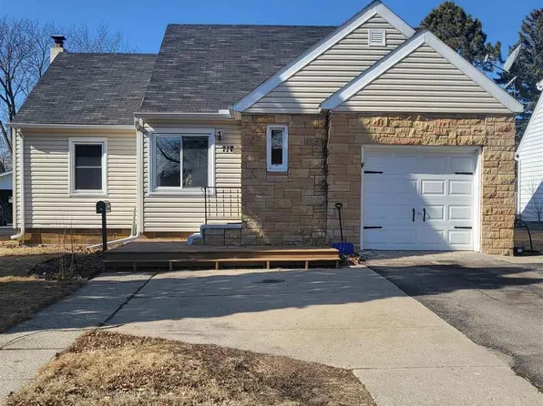 717 2nd St NW, Waseca, MN 56093
