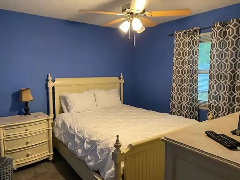 408 Croydon Ln — Photo 11