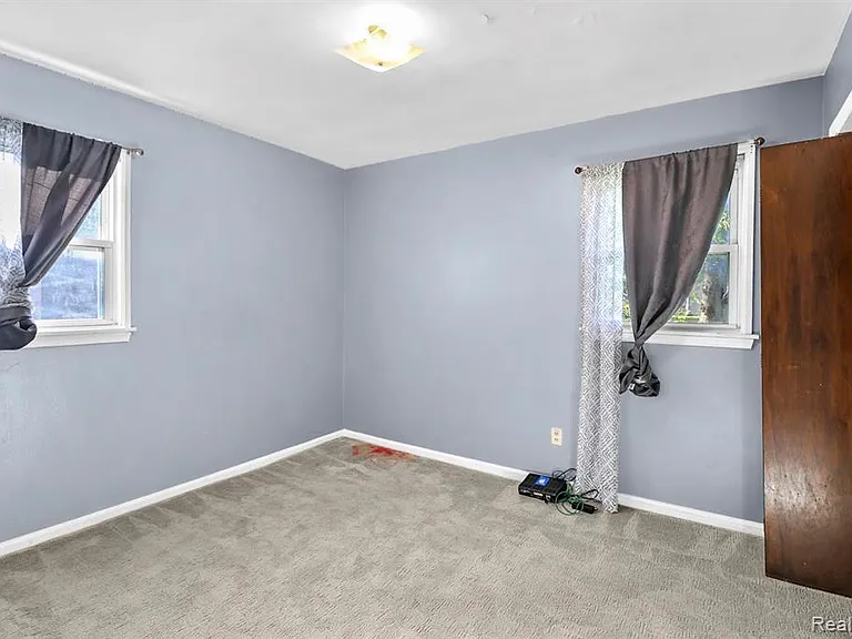 25016 Lehigh St — Photo 7