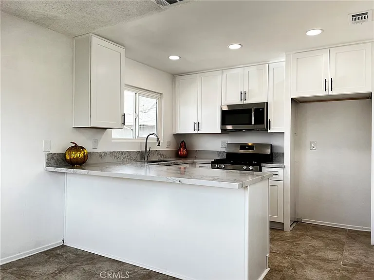 7631 Amazon Dr #4 — Photo 11