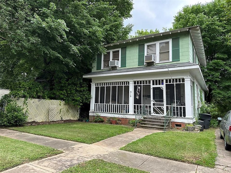 2nd image of 619 Topeka St