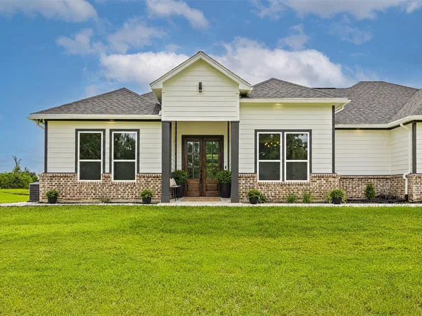 500 Campfire Trl, Angleton, TX 77515