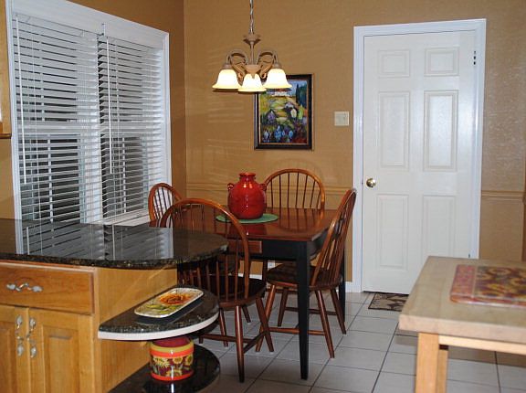 4th image of 2514 Marguerite St