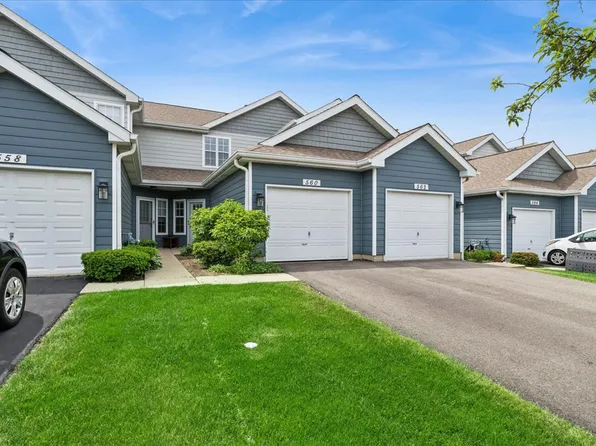560 Woodhaven Dr, Mundelein, IL 60060