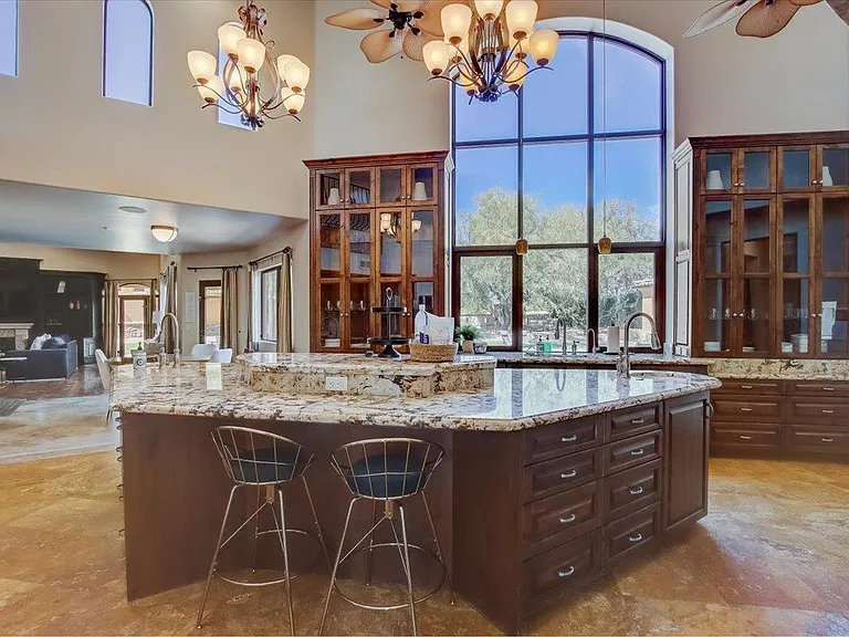 6346 E Mountain View Rd — Photo 5