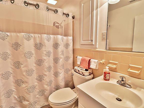5th image of 756 Yellowwood Ave #756
