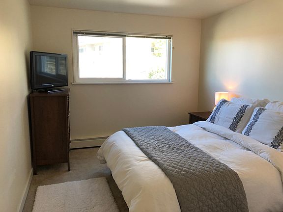 4th image of 800 1st Ave N APT 27