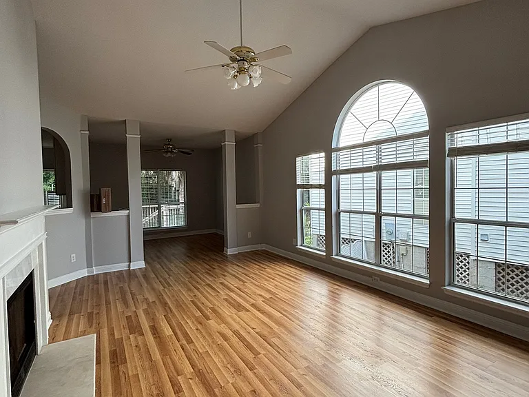 1715 Crystal Lake Dr — Photo 3