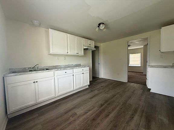 3rd image of 3742 Berry Ln