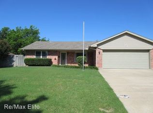 2105 Fox Ave, Moore, OK 73160