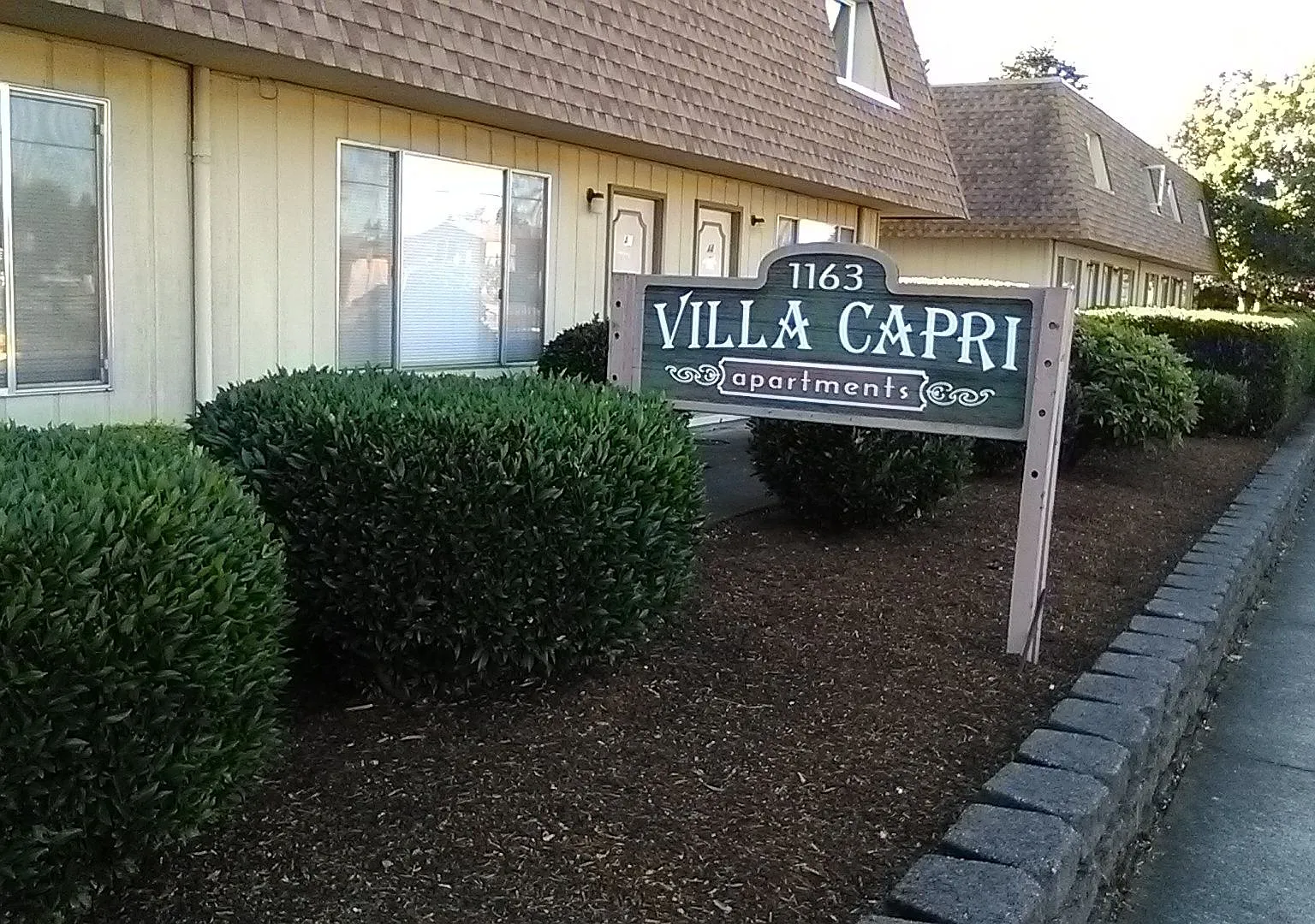 Villa Capri Apartments — Photo 1