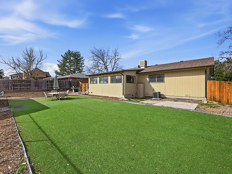 1040 S Fulton St — Photo 28