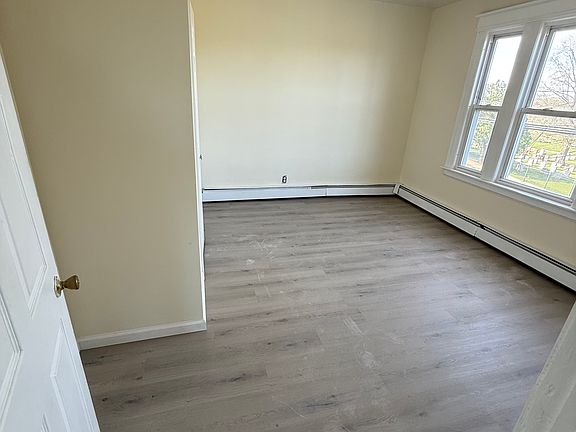 5th image of 877 East St #2