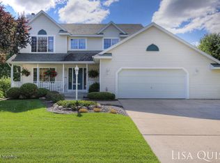 5250 Vista Royale Ct NE, Rockford, MI 49341