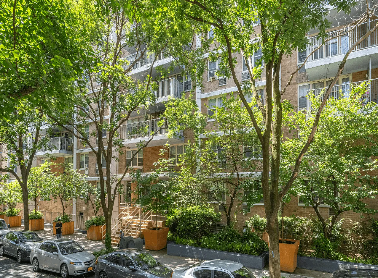 50 W 93rd St — Photo 3