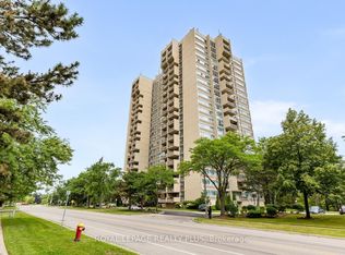 The Oaks, Oakville, ON L6H 2R8