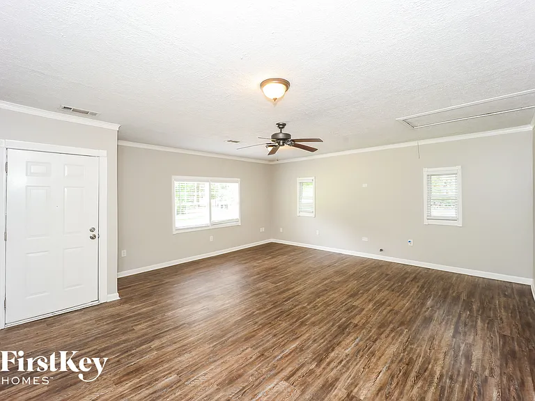 6196 Prince Ct — Photo 3