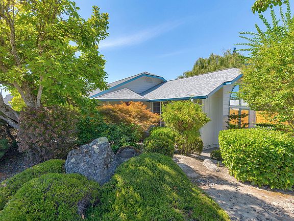 3rd image of 100 SE Liberty Dr
