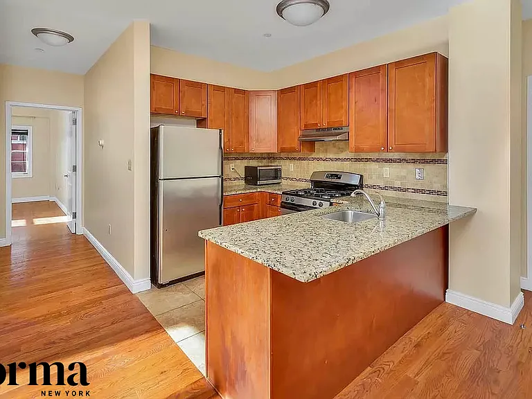 12-03 Jackson Ave #2C — Photo 3