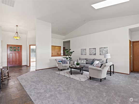 3rd image of 2517 67th Avenue NW