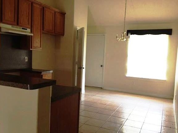 5th image of 2918 Vega St