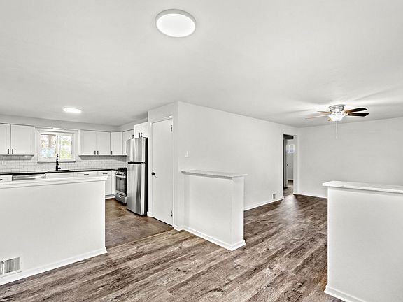 5th image of 2618 Poinsettia Dr