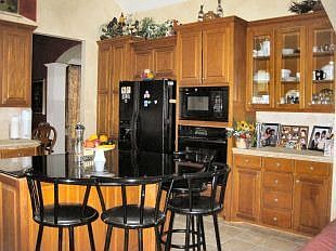 2nd image of 100 Lockeport Cir