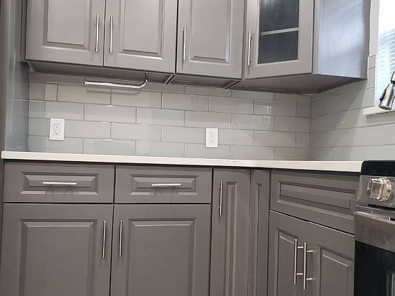 2nd image of 215 E 86th St Floor 1