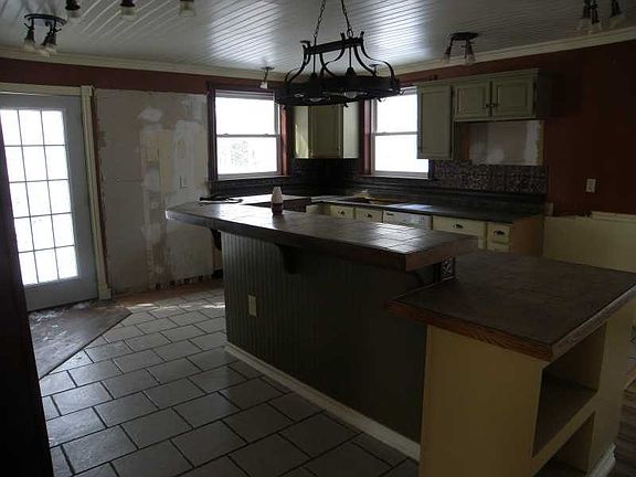 3rd image of 10004 Peach St