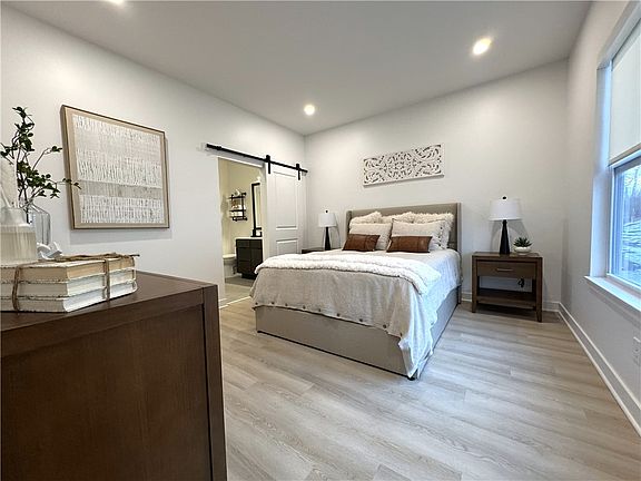 5th image of 69 Erie Ridge Dr
