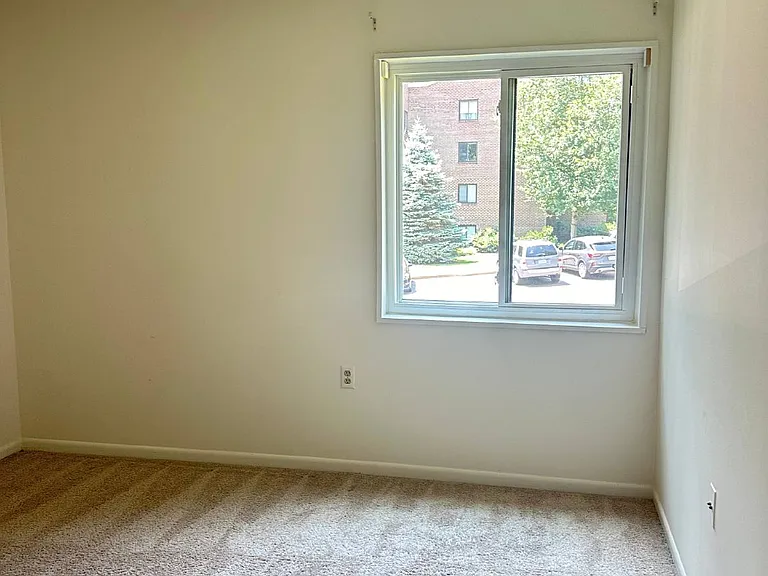 1441 Northgate Sq #12B — Photo 8