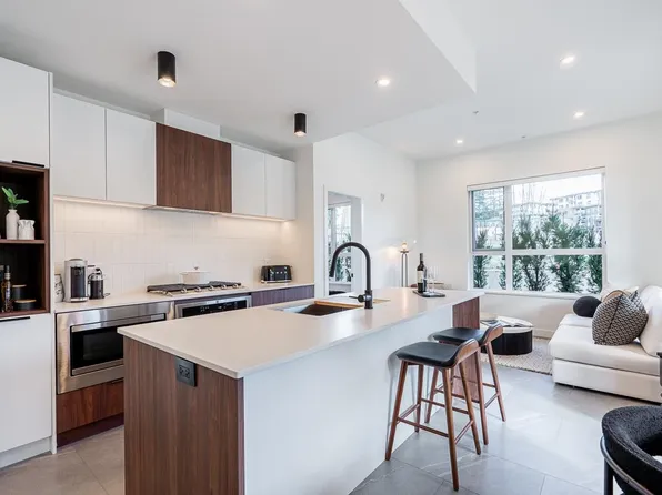 623 Kemsley Ave #110, Coquitlam, BC V3J 3Z4