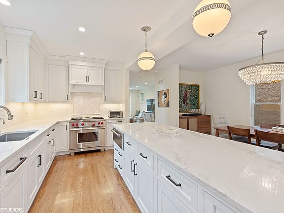 4th image of 804 Forest Ave