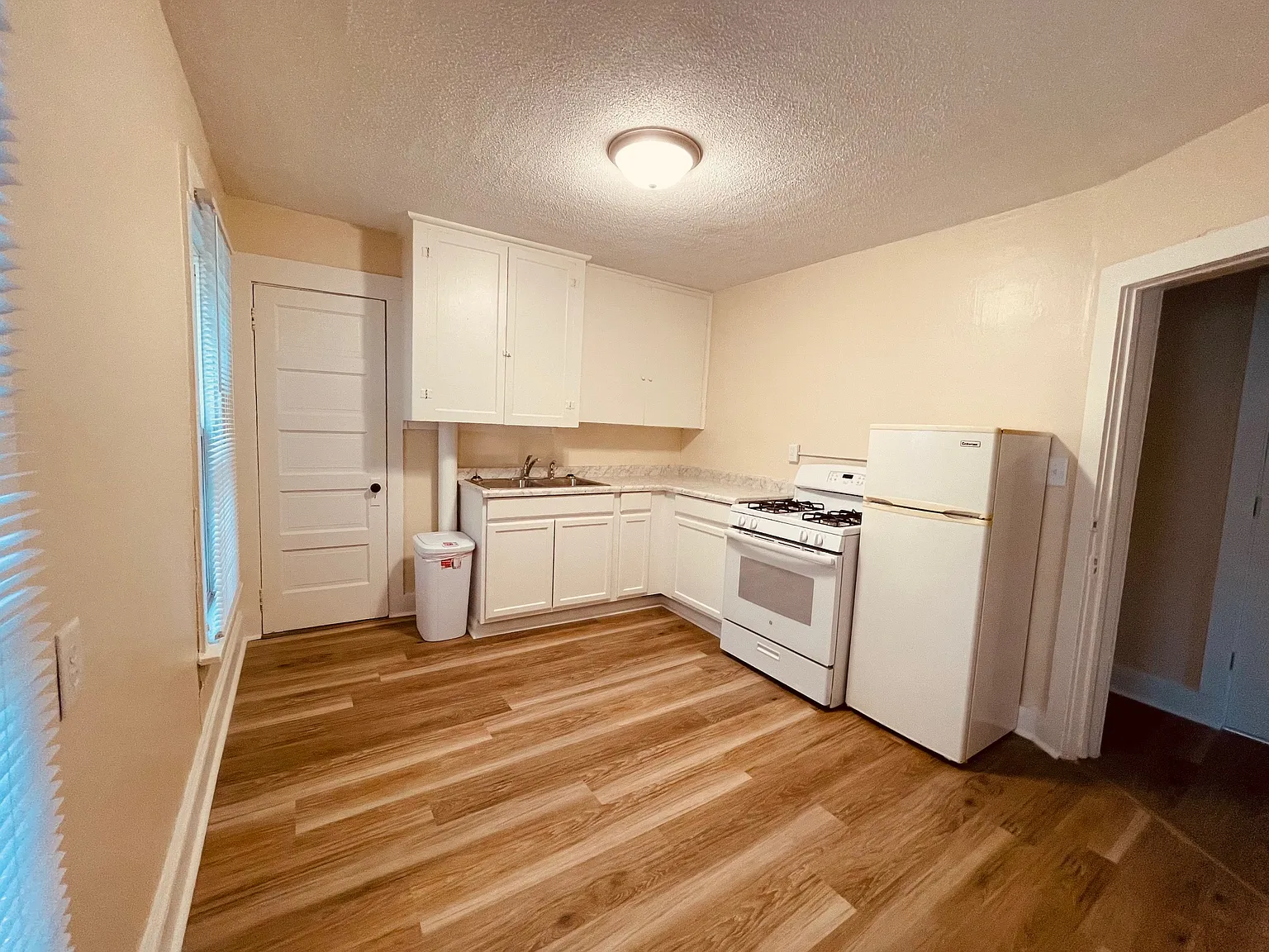 Studio, 400 sqft, $800 — Photo 3