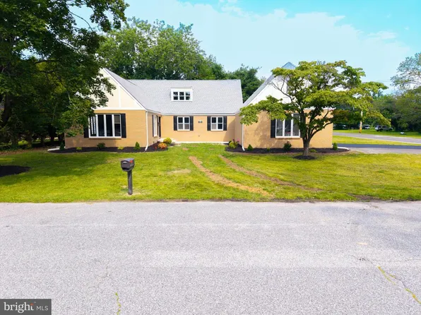 1037 Queens Rd, Vineland, NJ 08361