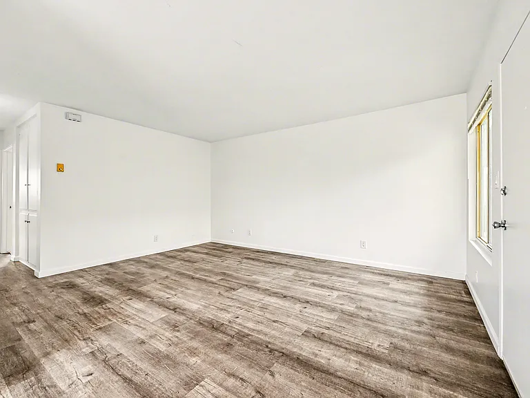 635 Emory St #9 — Photo 5