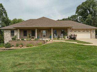 2111 E River Rd NE, Rochester, MN 55906